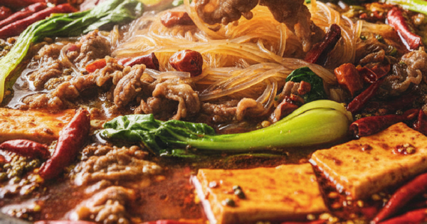 Ăn cay thường xuyên: Đâu là dấu hiệu dạ dày bắt đầu ‘chịu không nổi’?