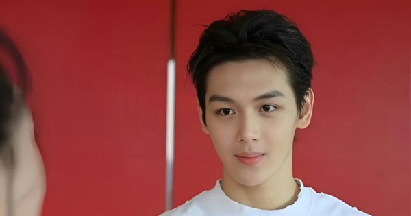 Con trai của Tình Nhi 'Hoàn Châu cách cách' gây sốt với vẻ ngoài cực phẩm