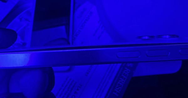 iPhone đời mới gặp rủi ro pin phồng khi đi máy bay