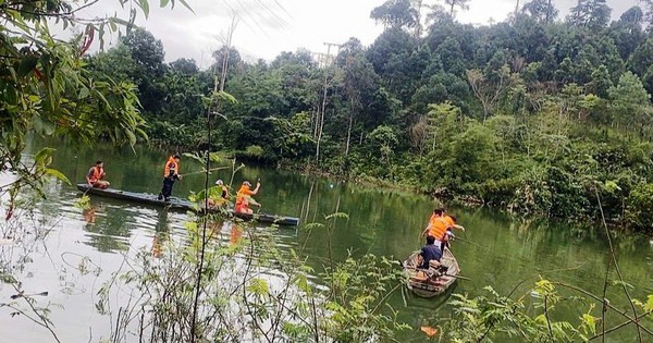 Đà Nẵng: Lật ghe trên sông Nước Xa, cứu được 6 người, 1 người tử vong