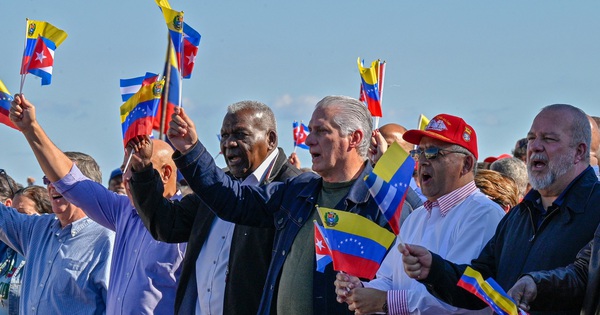 32 người Cuba chết khi Mỹ tấn công Venezuela, ông Trump cảnh báo Colombia