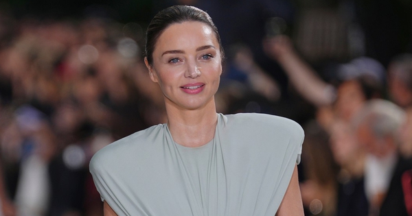 Cựu 'thiên thần nội y' Miranda Kerr trở lại sàn diễn sau hơn 9 năm
