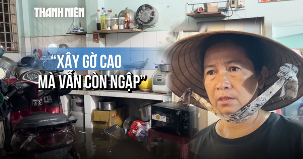 Buổi tối chật vật vì mưa lớn: Người kê bếp, người chắn cửa, người dắt xe qua dòng nước