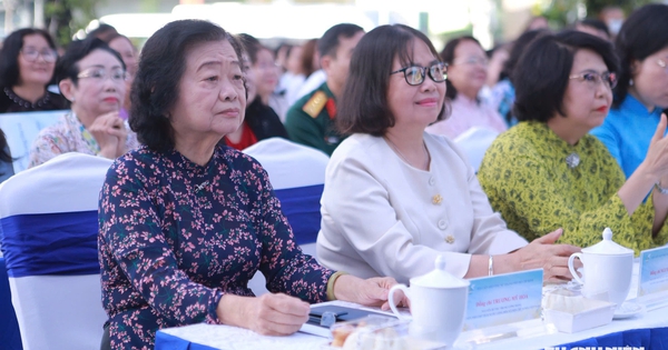 Nguyên Phó chủ tịch nước Trương Mỹ Hoa dự lễ phát động phong trào phụ nữ TP.HCM