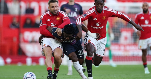 M.U dẫn trước rồi đá hơn người, vẫn bị đội chót bảng Tottenham chia điểm phút 90+2