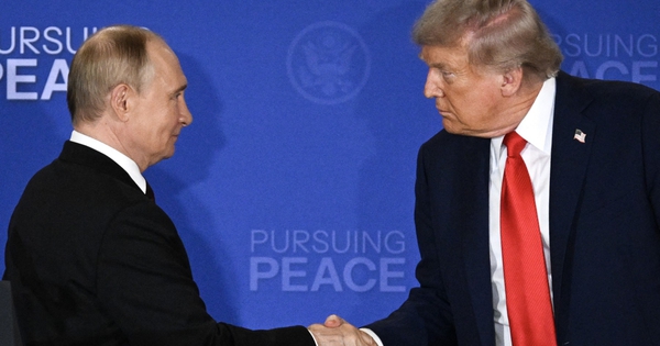 Tin tức quốc tế sáng 10.10: Ông Trump đạt thỏa thuận mua dầu diesel Nga