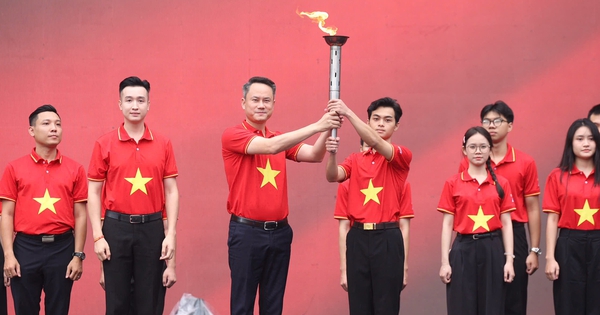 Ngọn lửa thiêng 'Tôi yêu Tổ quốc' đã đến Hà Nội