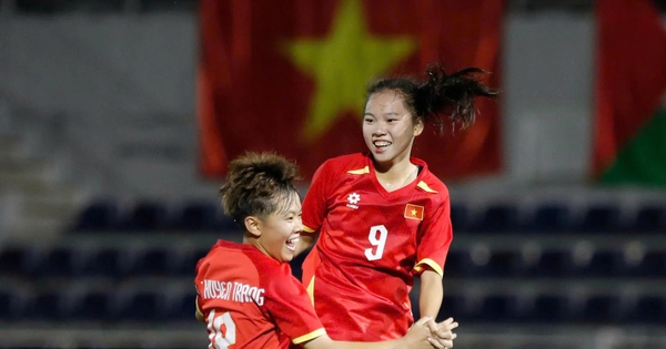 Chủ tịch VFF Trần Quốc Tuấn rất tự hào vì U.17 nữ Việt Nam đã xuất sắc giành vé U.17 châu Á