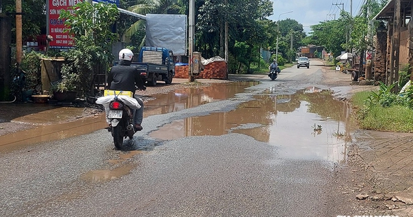 Nhiều hố nguy hiểm trên đường