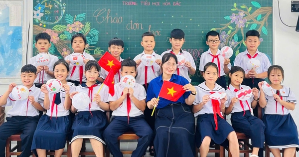 Cô giáo Cơ Tu trở về làng gieo chữ: 'Nhìn học trò tôi nhớ mình ngày trước'