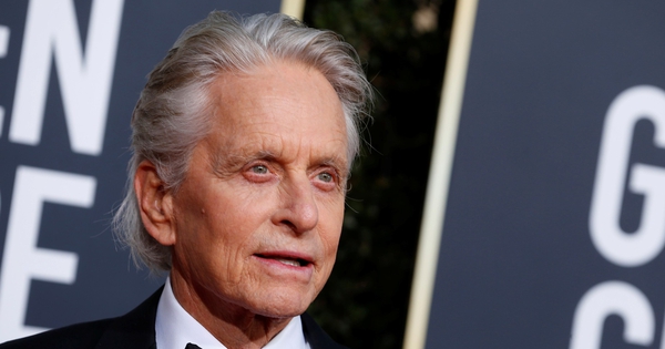 Michael Douglas gây sốc khi tiết lộ từng bán 88 kg cần sa để trả học phí