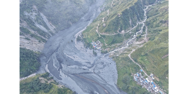 Lũ quét cuốn trôi hơn 200 ngôi nhà ở Nepal