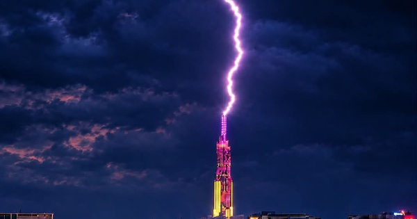 Chờ 6 mùa mưa để chụp được khoảnh khắc sét đánh trúng đỉnh Landmark 81 ở TP.HCM