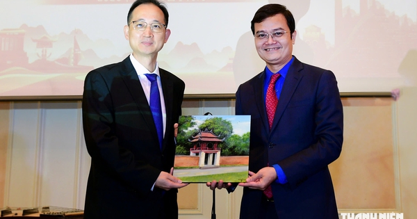 Thanh niên Việt Nam - Trung Quốc vun đắp tình hữu nghị qua 'Hành trình đỏ'