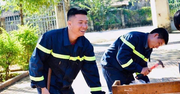 Phía sau lời hẹn cơm nhà