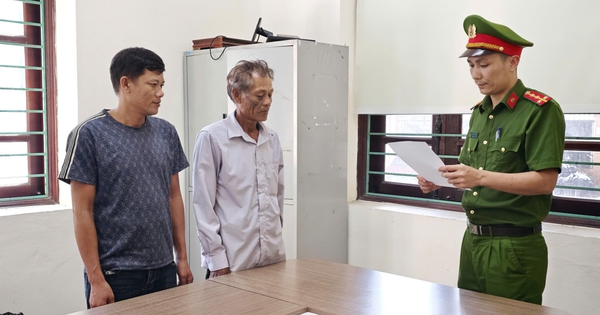 Hai cha con bị khởi tố vì tiếp tay cho 9 tàu cá khai thác trái phép