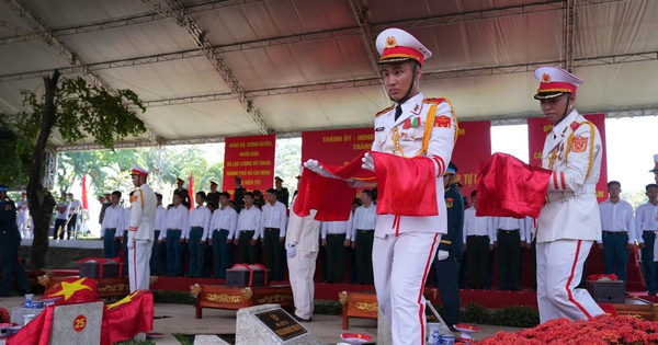 Trang nghiêm lễ viếng và truy điệu