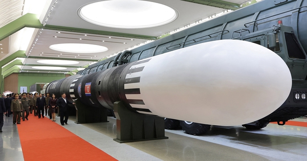 Ông Kim Jong-un thăm bảo tàng trưng bày tên lửa có tầm bắn đến Mỹ