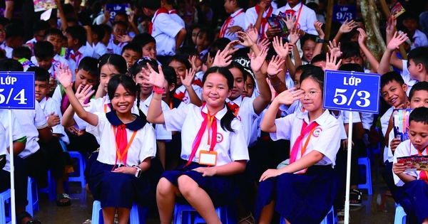 Để vầng trăng nơi biên giới soi sáng những ước mơ trẻ thơ
