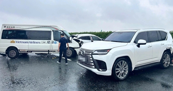 Ô tô va chạm nhẹ, không ai bị thương: Có được tự đưa xe vào lề?