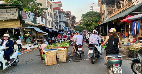 Lạng Sơn: Tiểu thương ra giữa đường bán hàng vì 'chê' chợ mới