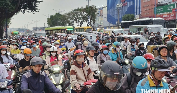 Đường Trường Chinh lại ùn tắc giờ tan tầm hôm nay 15.10, TP.HCM tính đóng 2 giao lộ