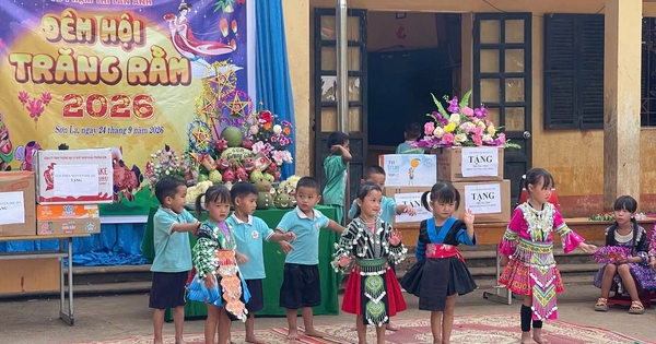 Những mùa trăng yêu thương nơi đất dốc