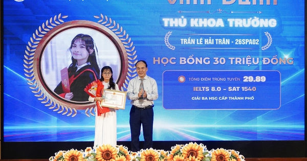Trường ĐH Ngoại ngữ Đà Nẵng trao học bổng 854 triệu đồng tiếp sức sinh viên