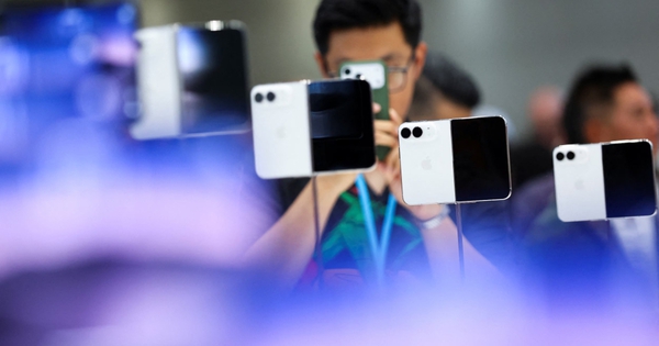 iPhone Duo cháy hàng, chiến lược quen thuộc của Apple lại phát huy tác dụng