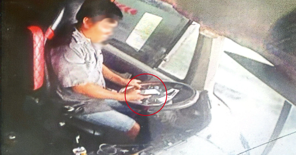 CSGT kiểm tra camera, phát hiện tài xế dùng điện thoại khi lái xe 10 phút trước