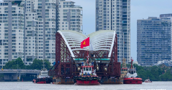 'Lá dừa nước' ngàn tỉ đã cập bến Bạch Đằng, chờ đón người dân TP.HCM