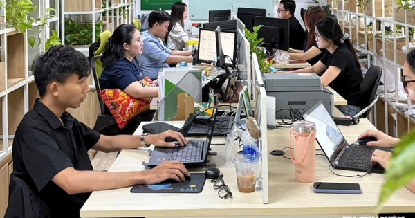 Khi có AI hỗ trợ làm việc, người lao động có cần làm đủ 8 tiếng/ngày?