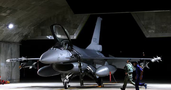 Đài Loan tiếp nhận 2 tiêm kích F-16V đầu tiên