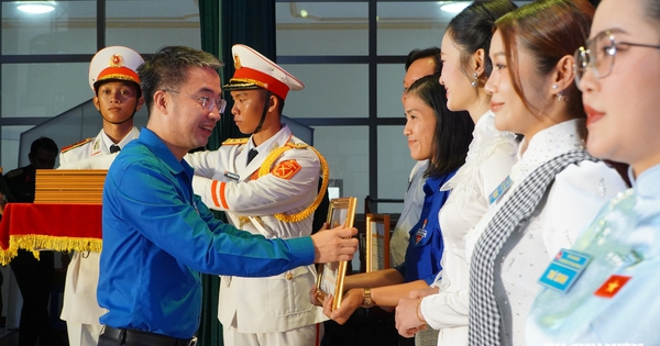 ‘Tiếp lửa’ thanh niên quân đội đam mê tuyên truyền