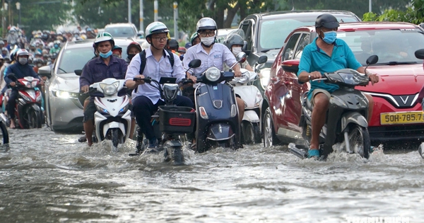 Phụ huynh TP.HCM đề xuất học trực tuyến khi mưa lớn, triều cường, Sở GD-ĐT nói gì?