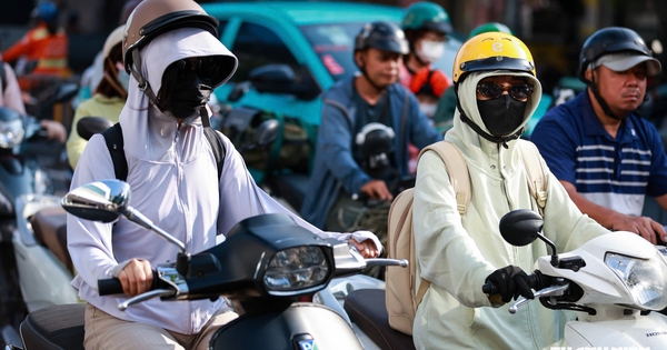 Ra đường bịt kín mít như 'ninja', xe chạy ngay bên cạnh cũng khó thấy