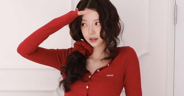Chỉ với hai gam màu đỏ - trắng, mặc sao để không lỗi mốt