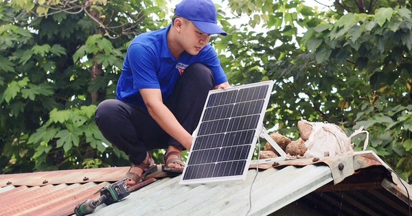 Băng đồi vượt núi 'cõng' điện, dẫn nước về bản