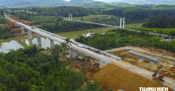 Cầu Bình Thành mới thay cầu treo xuống cấp ở Huế: 'Vài tháng mà thấy gần xong rồi'
