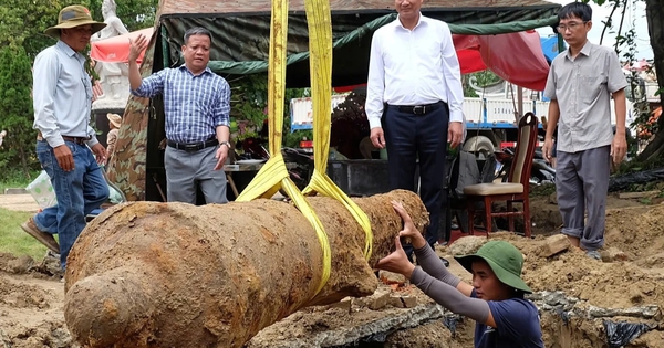 Cận cảnh khai quật khẩu súng thần công mới phát hiện tại thành Điện Hải