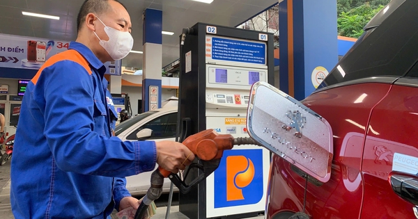 PVOIL và Ptrelimex chủ động bán xăng dầu dưới giá trần