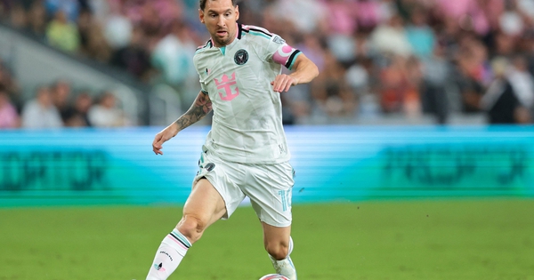 Messi không dự lễ trao Quả bóng vàng vì bận 'diện kiến' Hoàng gia Tây Ban Nha