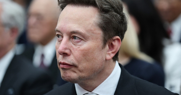 Tỉ phú Musk cảnh báo các chính trị gia muốn điều tra ông