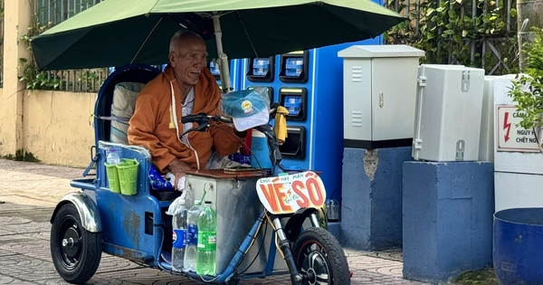 Vòng xoáy đường cùng sinh kế: Phải bảo vệ người bán vé số dạo