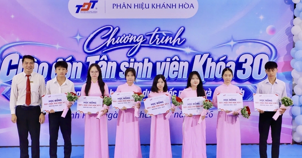 Trường ĐH Tôn Đức Thắng trao 36 suất học bổng cho sinh viên tại Khánh Hòa