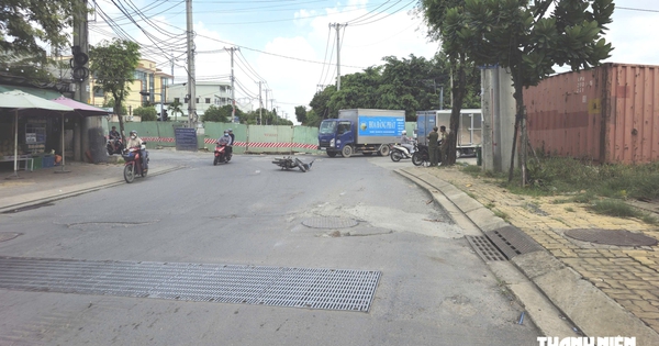 Truy tìm người mặc áo xe ôm công nghệ đuổi đánh 2 thanh niên giữa đường