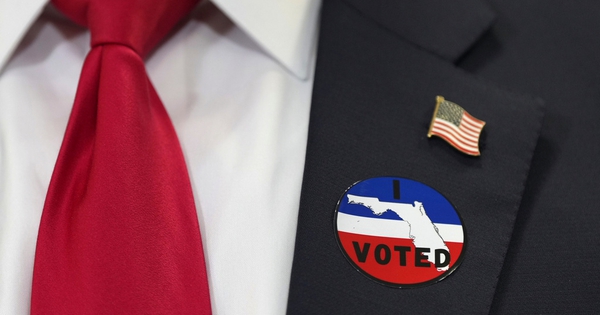 Tổng thống Trump bỏ phiếu sớm tại Florida