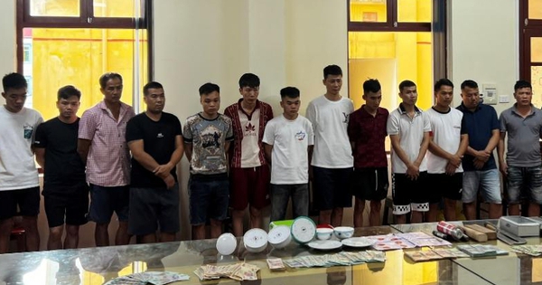 Triệt phá sòng bạc trong rừng, thu hơn 300 triệu đồng và phát hiện súng, đạn