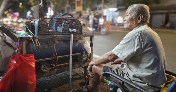 73 tuổi vẫn bơm xe đêm ở TP.HCM: 'Không ráng làm thì lấy gì mà sống?'