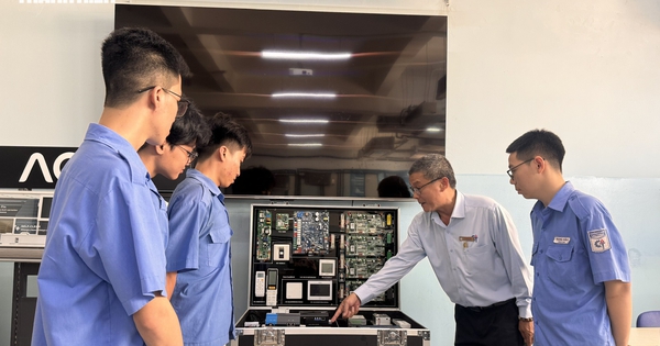 Khi doanh nghiệp đưa máy móc vào trường học